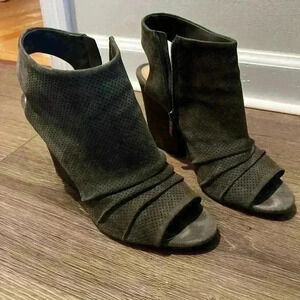 Vince Camuto Booties/heels, size 10, 4” heel